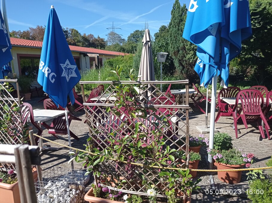 Terrasse mit Blick auf den Weiher